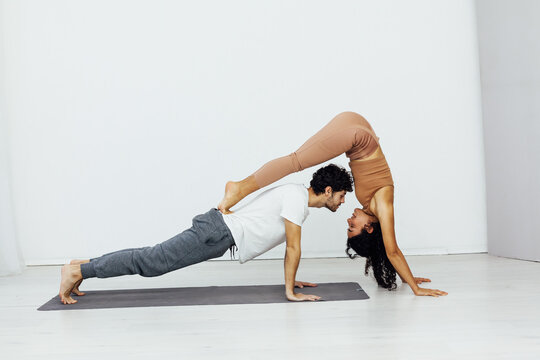 Acro yoga 2 person | Фотографии йоги, Позы йоги, Парная йога