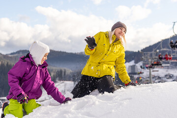 Fototapeta na wymiar Family winter vacation in ski resort