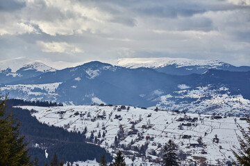 Obraz premium winter view of the city in the carpathians