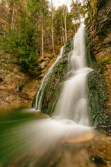 Obraz premium Wildbach in den Alpen, Wasserfall,Kaskade