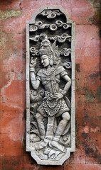 Hinduistisches Relief auf Bali, Indonesien