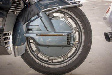 Front wheel of a travel bike