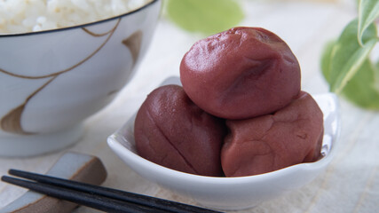 日本の食卓。梅干とご飯。”Japanese Pickled dried plum・Salted plum”