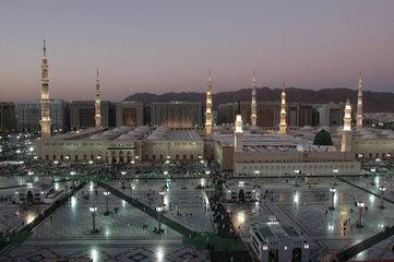 Obraz premium Medina Mosque, Saudi Arabia. Muslims from different countries worship in the courtyard of the Prophet's mosque. The Prophet Mosque is the second sacred mosque in the world.