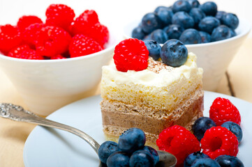 fresh raspberry and blueberry cake