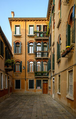 Fototapeta na wymiar Calle lion street in Venecia