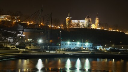 Fototapeta na wymiar night view of the marina and the Tumskie hill in Płock , Poland
