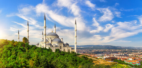 Fototapeta na wymiar Istanbul Big Camlica Mosque, sunset panorama, beautiful aerial view