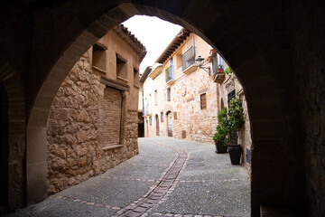 Obraz premium Old streets of Alquezar, Spain