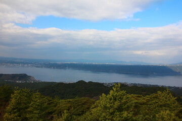 桜島の風景。湯之平展望所からの景色。手前から大正溶岩原、錦江湾、鹿児島市街