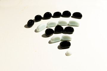 Signal figure made with black and white stones