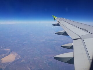 Obraz premium The plane is flying in the blue sky