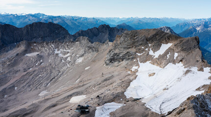 Panorama von der Zugspitze aus in die Berglandschaft der Alpen