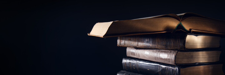 open with close books on table