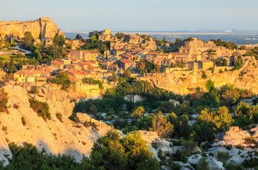 Frankreich, Provence, Bouches-du-Rhône,  Alpilles, Les Baux-de-Provence in der Abensonne
