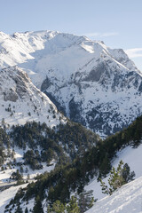 Fototapeta na wymiar Estación de esquí de Candanchú ( Pirineos)