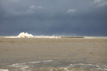 rompeolas en alta mar  san juan de luz pueblo vasco francés francia 4M0A9712-as21