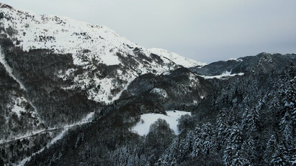 Fototapeta na wymiar Pirineo Frances Invernal a vista de Dron