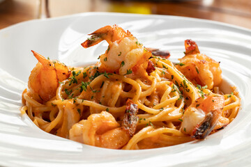 Platillo de espagueti con camarones
