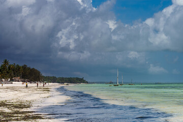 Fototapeta na wymiar Zanzibar wybrzeże przed burzą
