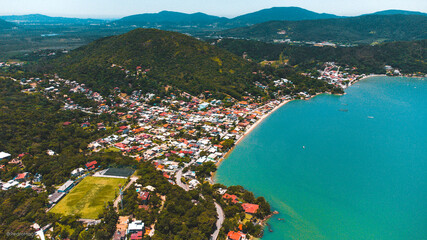 Bairro Praia Sambaqui Florianópolis Brasil Ilha Tropical Natureza Mata Atlântica Verde Azul Paisagem Viagem Férias Nautico