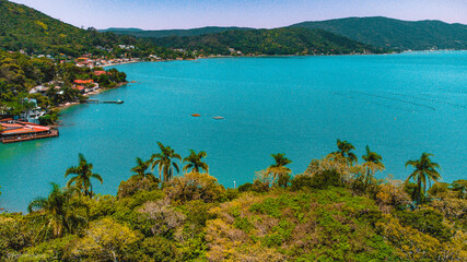 Bairro Praia Sambaqui Florianópolis Brasil Ilha Tropical Natureza Mata Atlântica Verde Azul Paisagem Viagem Férias Nautico