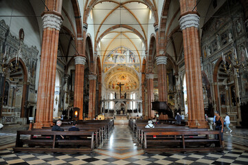 Wnętrze kościoła w Weronie © Grzegorz