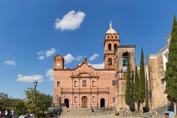 Fototapeta na wymiar Church in the center of the magical town Tapalpa. Town of jalisco, mexico.