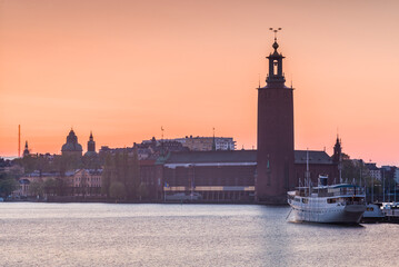 Obraz premium Sweden, Stockholm, Stockholm City Hall, sunset
