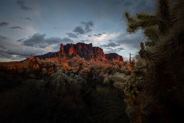 Beautiful shot of the Arizona Superstition Mountains during a gloomy day - obrazy, fototapety, plakaty
