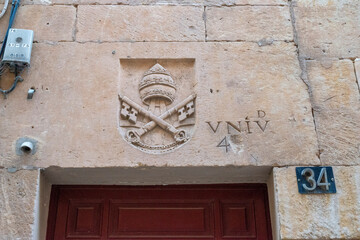 escudo vaticano piedra villamayor salamanca