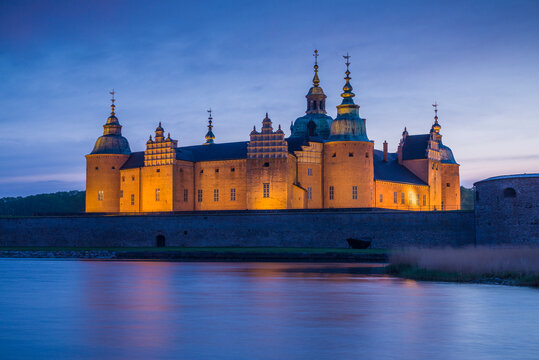 Sweden, Kalmar, Kalmar Slott castle, dusk