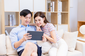 Fototapeta na wymiar couple use tablet at home