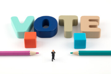 Choice of voting in miniature creative election