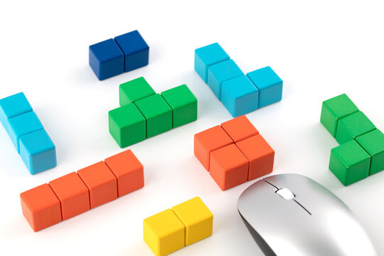 Tetris game and mouse made of building blocks