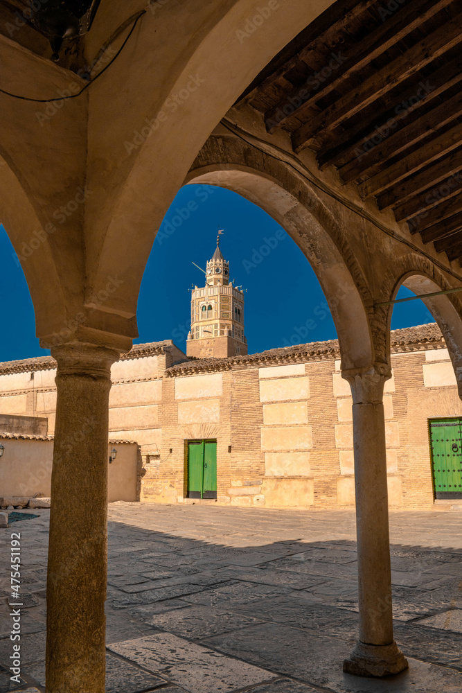 Sticker Low angle shot of the Great Mosque of Testour in Tunisia