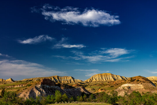 Burning Coal Vein badland formations in the Little Missouri National Grasslands, North Dakota, USA