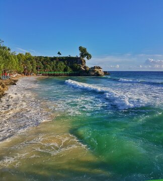 Dato beach is located in Baurung Village of Banggae Timur Sub-District, Majene, West Sulawesi. The location is near to downtown and the beach offers an astonishing sea panorama.