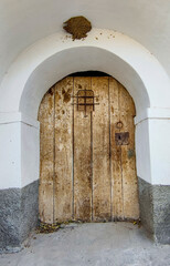 Details of an old gate in a rural cave house.