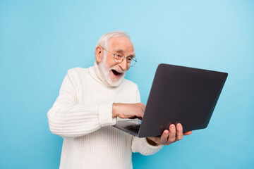 Photo of hooray elder beard man type laptop wear spectacles sweater isolated on blue color background