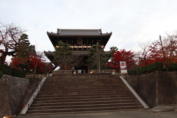 San-mon Gate in the precincts of Konkai-koumyou-ji in Kyoto City in Japan 日本の京都市にある金戒光明寺境内の山門	