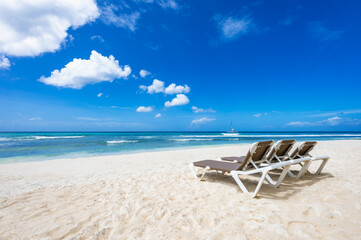 palm beach chaise longue caribbean sea