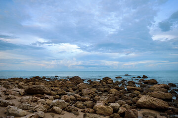 Fototapeta na wymiar Rocks rumble the sea with a clear sky in the background.