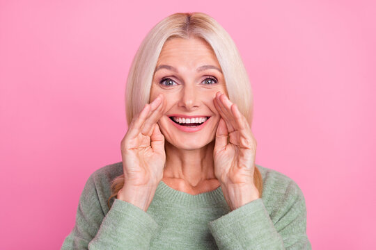 Photo of cute shiny retired woman wear green sweater making announcement isolated pink color background