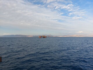 Naklejka premium boat on the sea