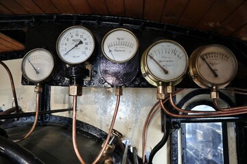 Pietrarsa – Manometri della locomotiva a vapore 910.001 del 1922 © lucamato