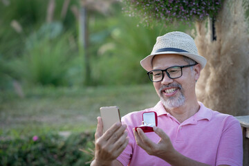 Fototapeta premium Will you marry me. Happiness Man surprise marriage proposal online to girlfriend online thru laptop computer.