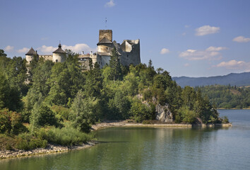 Fototapeta na wymiar Niedzica castle - Dunajec castle near Niedzica. Poland