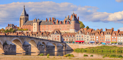 Gien, château et vieux pont, bords de Loire