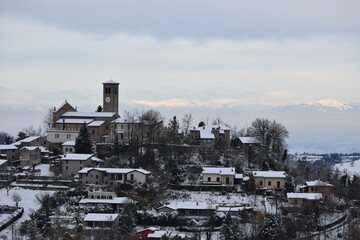 Panorama Oltrep&ograve; pavese innevato: Fortunago e Montalto